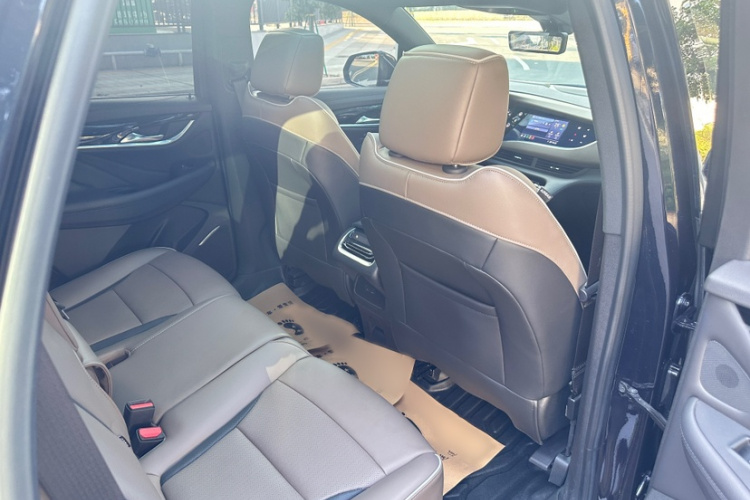 别克 昂科旗 2022款 652T 四驱尊享旗舰型 7座中控内饰7012