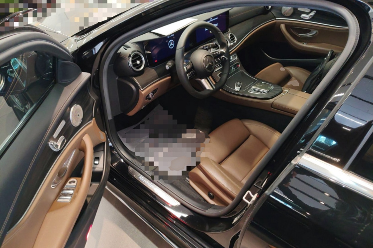 奔驰E级 2021款 改款 E 300 L 运动时尚型中控内饰20