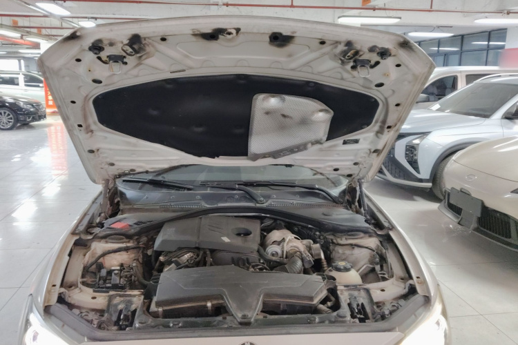 宝马1系(进口) 2013款 改款 118i 领先型机舱底盘24