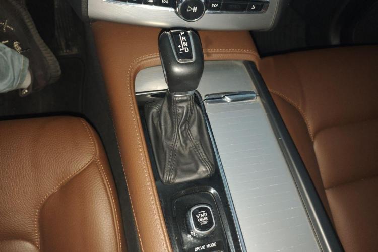 沃尔沃XC90 2018款 T6 智逸版 7座局部细节18