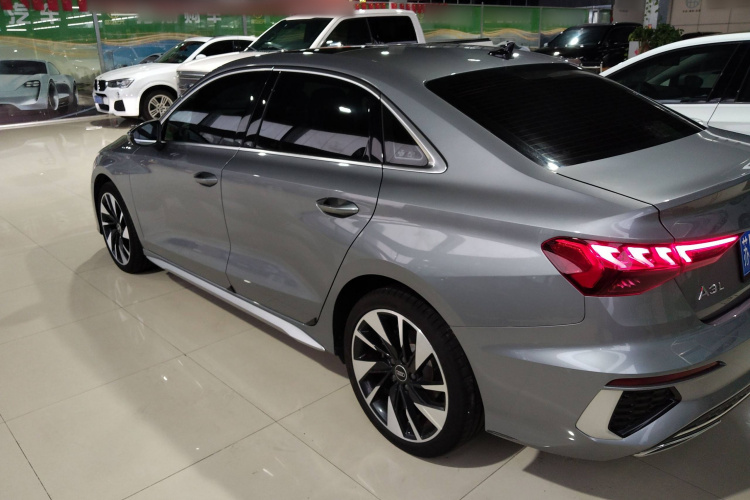 奥迪A3 2024款 A3L Limousine 35 TFSI 时尚运动型车身外观4