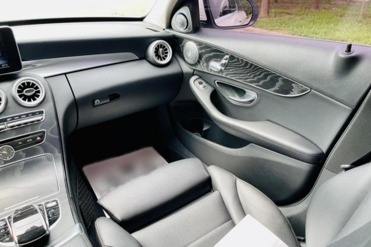 奔驰C级(进口) 2018款 C 200 旅行轿车局部细节9006