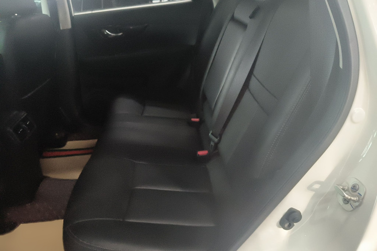 日产 奇骏 2023款 经典 2.0L 两驱智联臻享版中控内饰7004