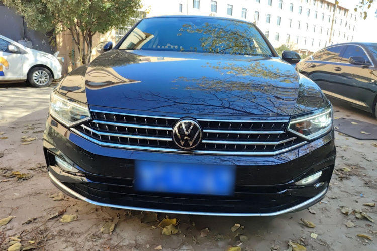 大众 迈腾 2023款 200万辆纪念版 330TSI DSG豪华型车身外观2