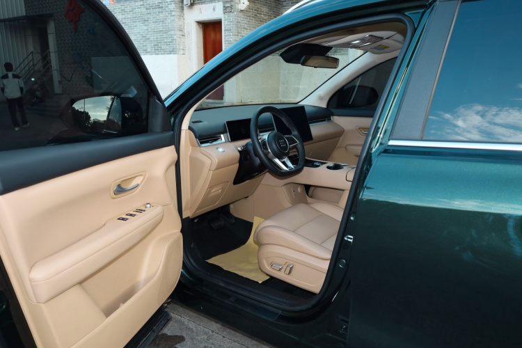 蓝电E5 PLUS 2025款 165km 长续航版PLUS 7座中控内饰7003