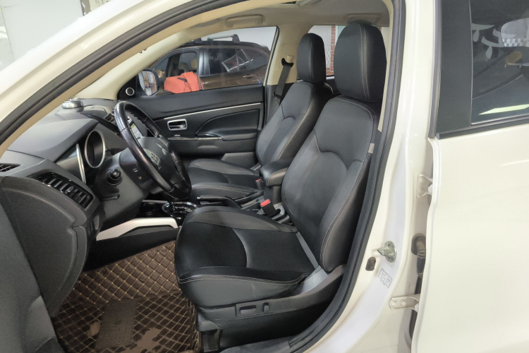 三菱 劲炫ASX 2018款 2.0L CVT两驱尊享版中控内饰19