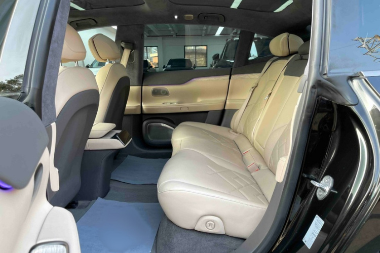 蔚来ET7 2022款 100kWh 首发版中控内饰7005