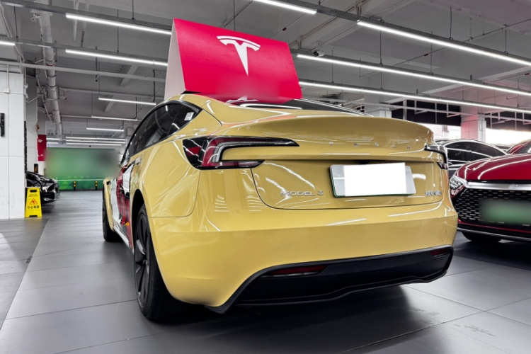 特斯拉 Model 3 2023款 后轮驱动版车身外观6002