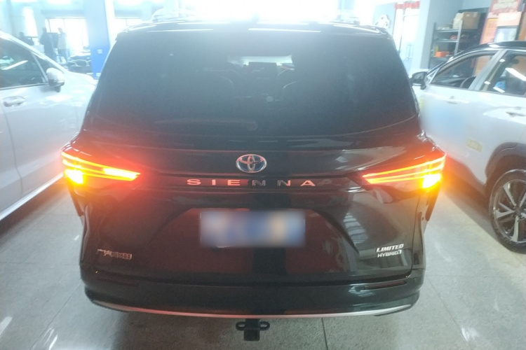 丰田 赛那SIENNA 2023款 2.5L混动 尊贵版车身外观6004