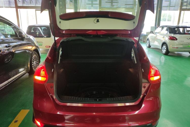 福特 福克斯 2017款 两厢 1.6L 自动风尚型智行版中控内饰23