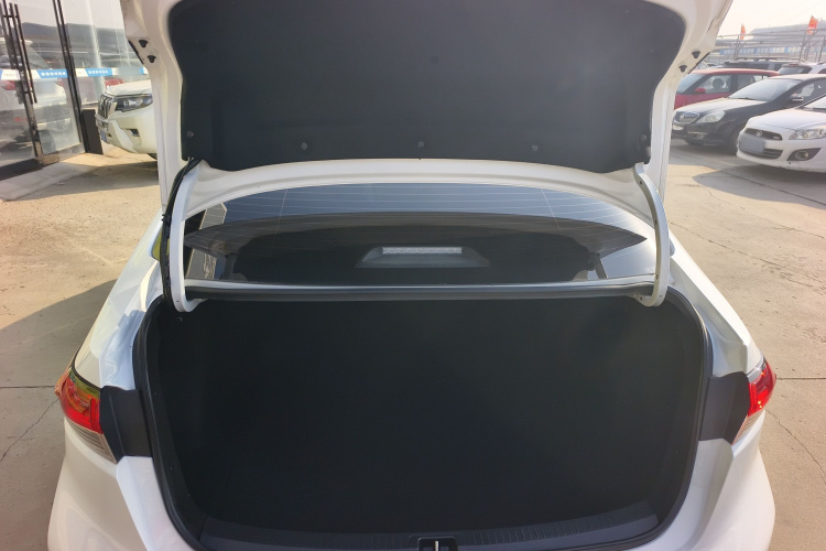 丰田 雷凌 2023款 智能电混双擎 1.8L 运动版机舱底盘23