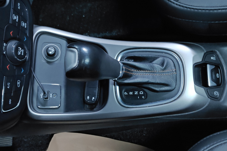 Jeep 指南者 2017款 200T 自动家享版局部细节18