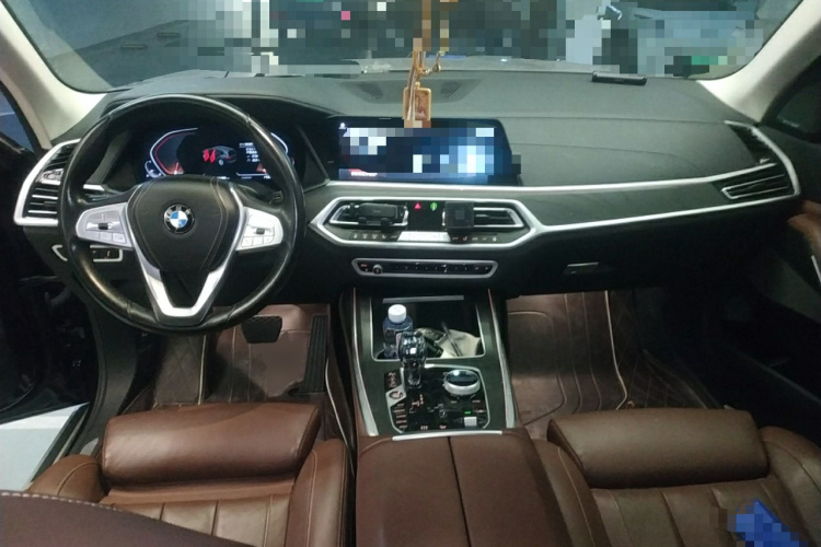 宝马X7 2021款 xDrive40i 领先型豪华套装中控内饰12