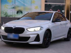 宝马1系 2022款 125i M运动曜夜版