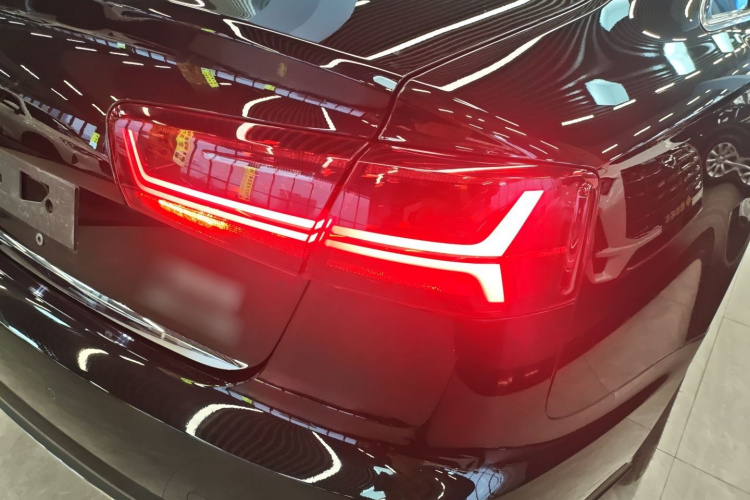 奥迪A6L 2017款 30 FSI 技术型车身外观9