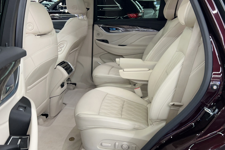 别克 昂科旗 2022款 652T 四驱Avenir艾维亚 6座中控内饰7004