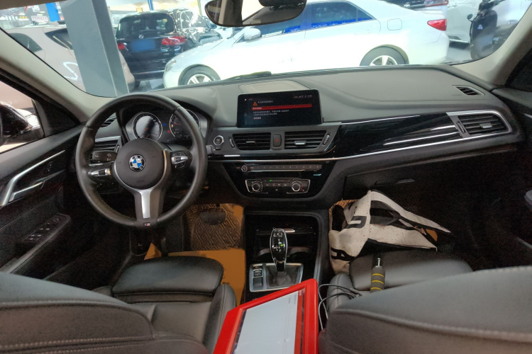 宝马1系 2020款 120i M运动套装中控内饰7002