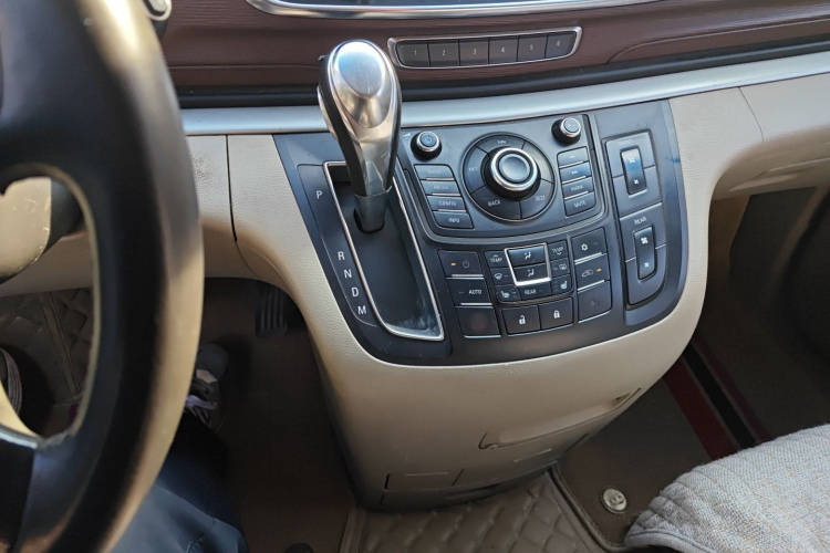 别克GL8 2014款 3.0L GT豪华商务豪雅版局部细节18