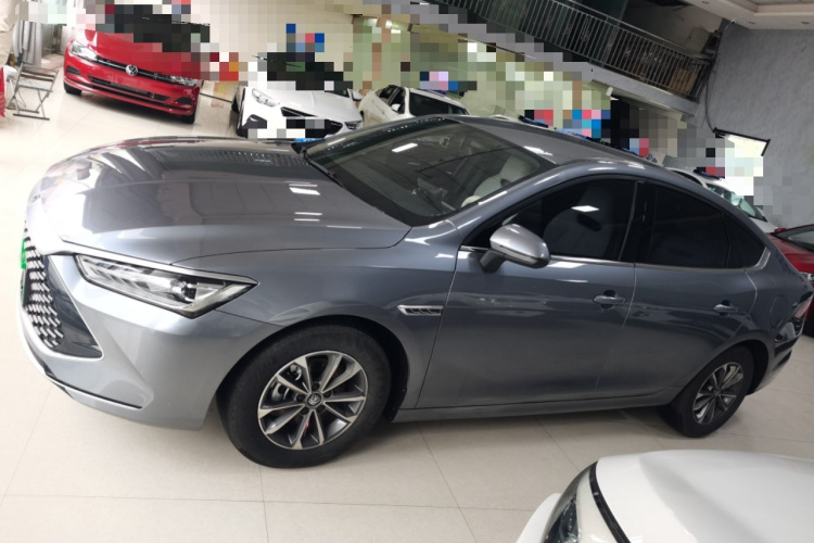 比亚迪 秦PLUS 2024款 荣耀版 DM-i 55KM领先型车身外观4