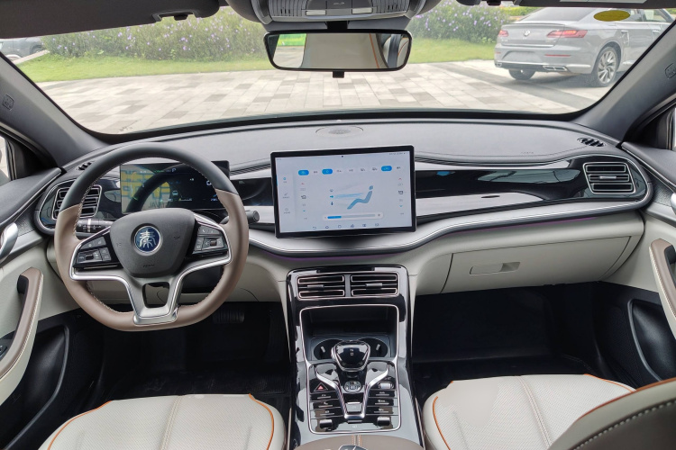 比亚迪 秦PLUS 2023款 冠军版 DM-i 120KM卓越型中控内饰7002