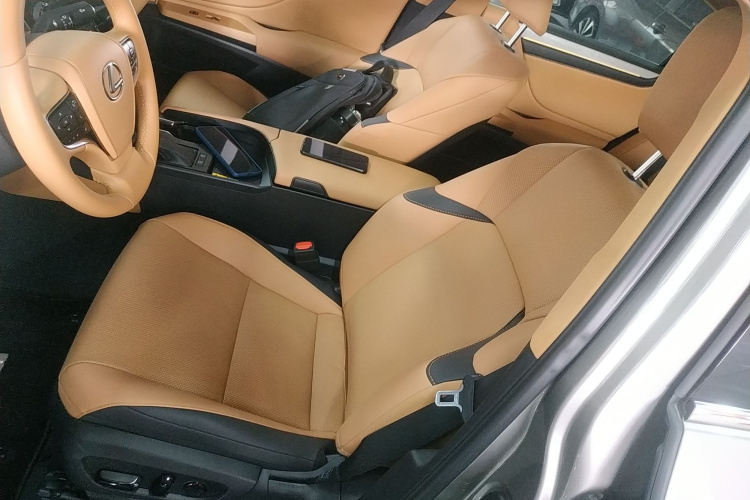 雷克萨斯ES 2025款 200 臻享版局部细节19