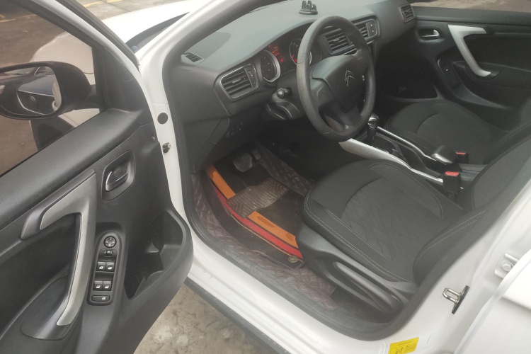 雪铁龙C3-XR 2018款 1.6L 自动时尚型中控内饰7003