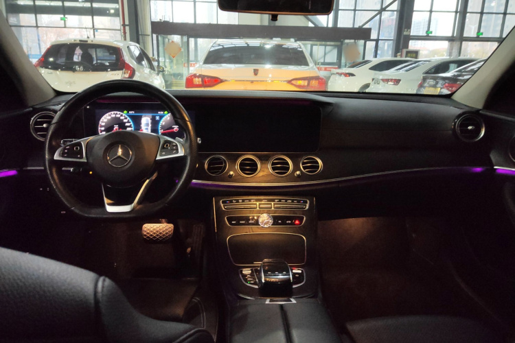 奔驰E级 2018款 E 200 L 运动型中控内饰7002