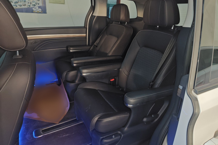 广汽传祺 传祺M8 2023款 领秀系列 390T 豪华版中控内饰21