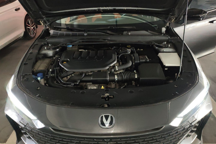 长安UNI-V 2023款 2.0T 锋速版局部细节24