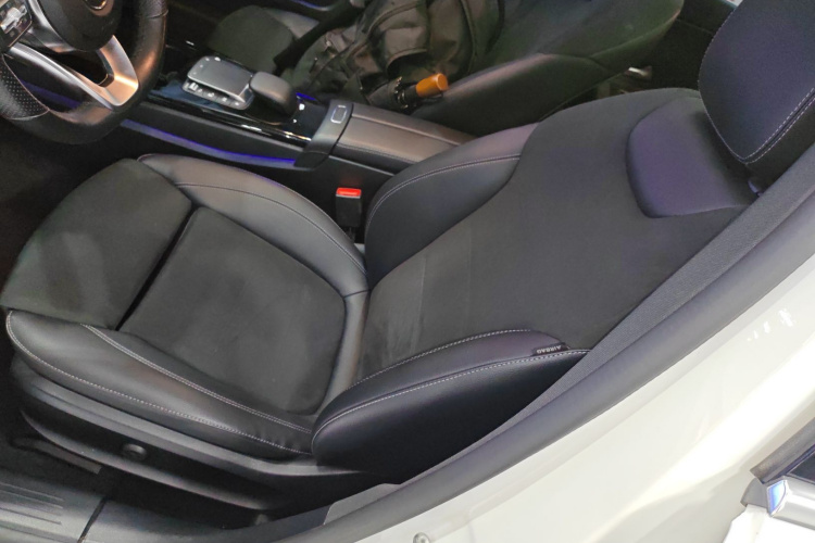 奔驰A级 2021款 A 200 L 运动轿车时尚型局部细节19