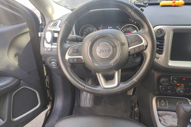 Jeep 指南者 2017款 200T 自动家享版中控内饰13