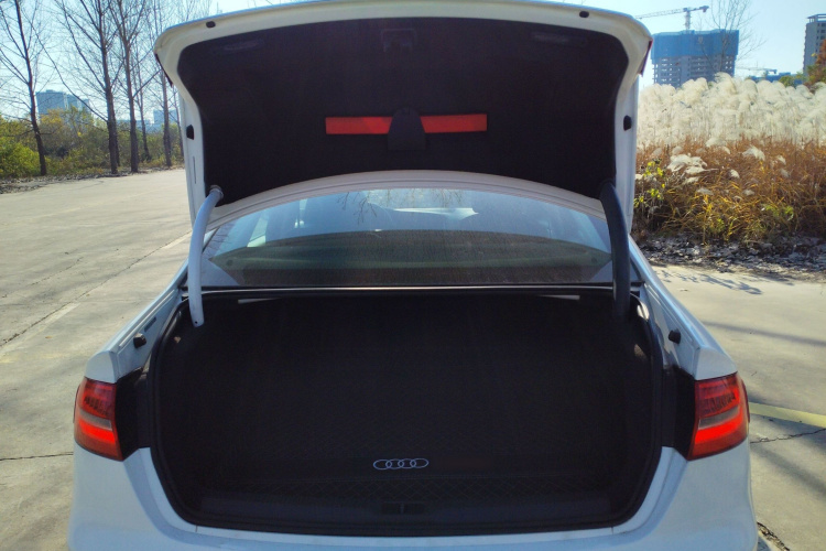 奥迪A4L 2016款 35 TFSI 典藏版 自动标准型局部细节23