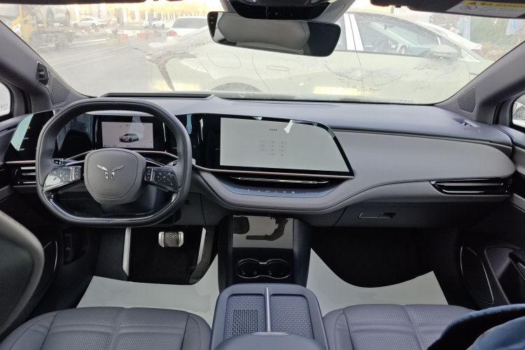 红旗EH7 2024款 760 Pro+ 四驱版中控内饰12