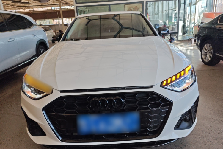 奥迪A4L 2022款 40 TFSI 豪华动感型车身外观2