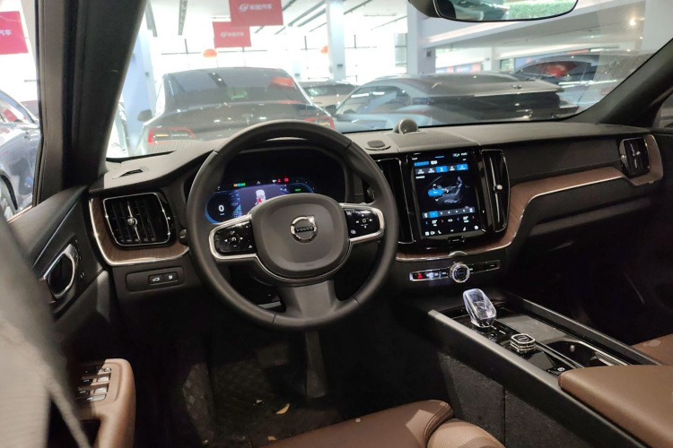 沃尔沃XC60新能源 2024款 T8 插电混动 长续航四驱智远豪华版中控内饰13