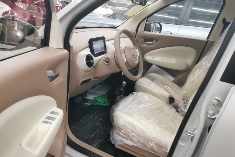 五菱汽车 宏光MINIEV 2025款 四门版 进阶款中控内饰7003