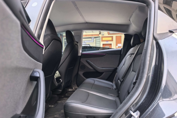 特斯拉 Model Y 2025款 后轮驱动版中控内饰7003