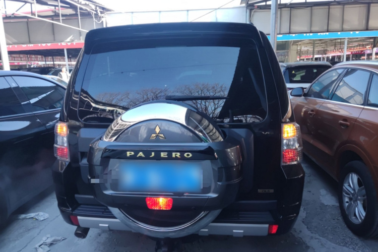 三菱 帕杰罗(进口) 2016款 3.0L 自动尊贵版 国V车身外观6004