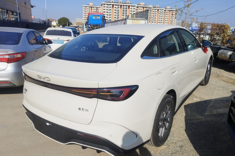 比亚迪 海豹06新能源 2026款 DM-i 超享版 128KM豪华版车身外观7