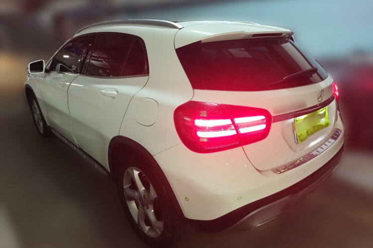 奔驰GLA 2019款 GLA 200 动感型车身外观5