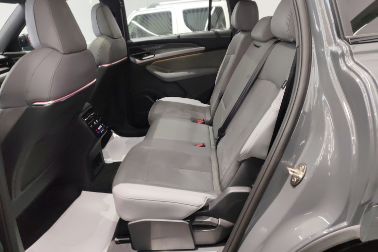 奥迪Q6 2023款 45 TFSI quattro 齐云型 飞骑套装中控内饰21