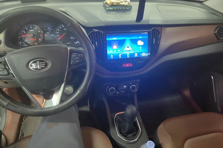 一汽 森雅R7 2016款 1.6L 手动豪华型中控内饰7002