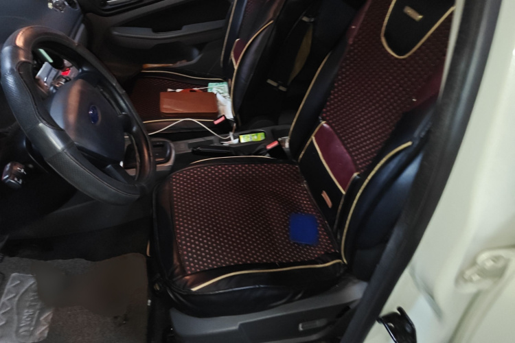 福特 福克斯 2013款 两厢经典 1.8L 自动基本型局部细节19