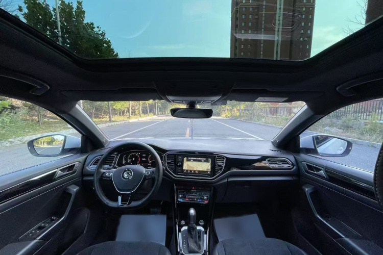 大众 T-ROC探歌 2020款 280TSI DSG两驱豪华型中控内饰7008