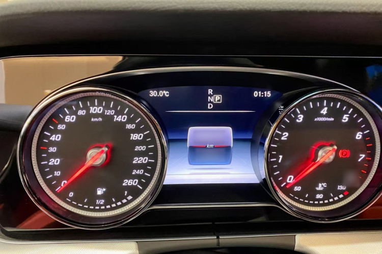 奔驰E级(进口) 2017款 E 200 4MATIC 轿跑车中控内饰7003