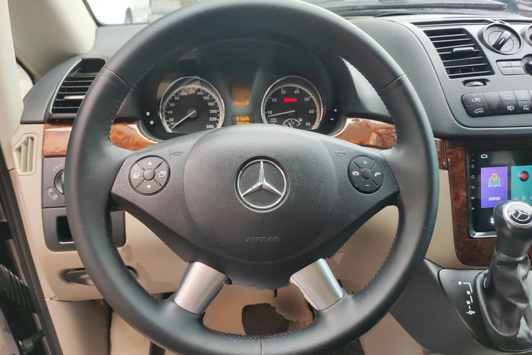 奔驰 唯雅诺 2013款 3.0L 舒适版局部细节13