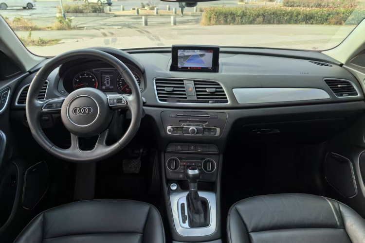 奥迪Q3 2018款 30周年年型 30 TFSI 风尚型中控内饰7003