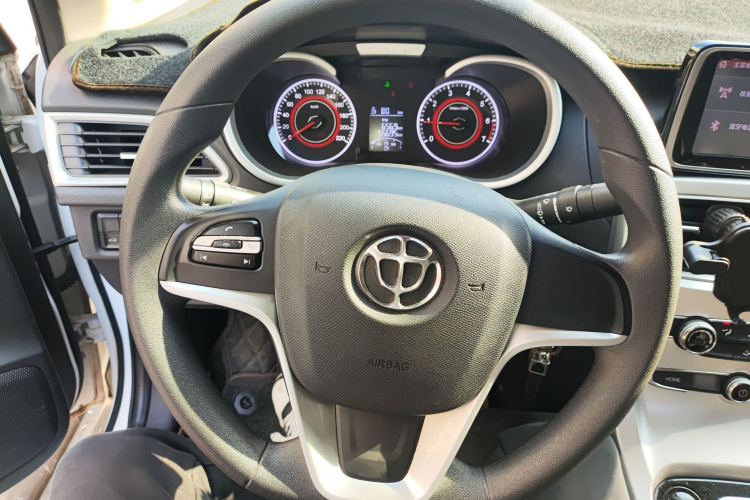 中华H3 2017款 1.5L 手动精英型中控内饰13