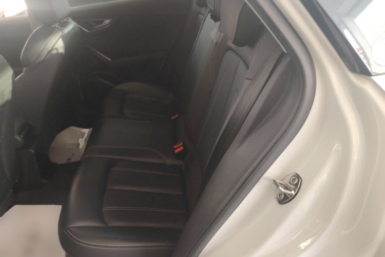 奥迪Q2L 2022款 35 TFSI 进取致雅型中控内饰7004