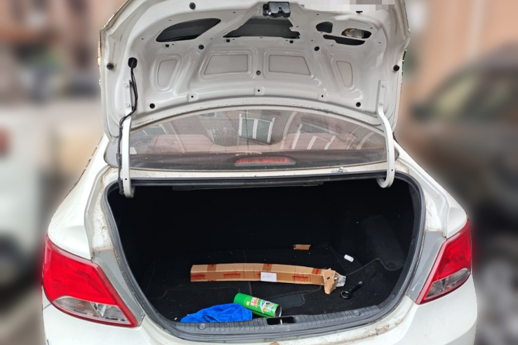 现代 瑞纳 2014款 1.4L 手动智能型GLS中控内饰23